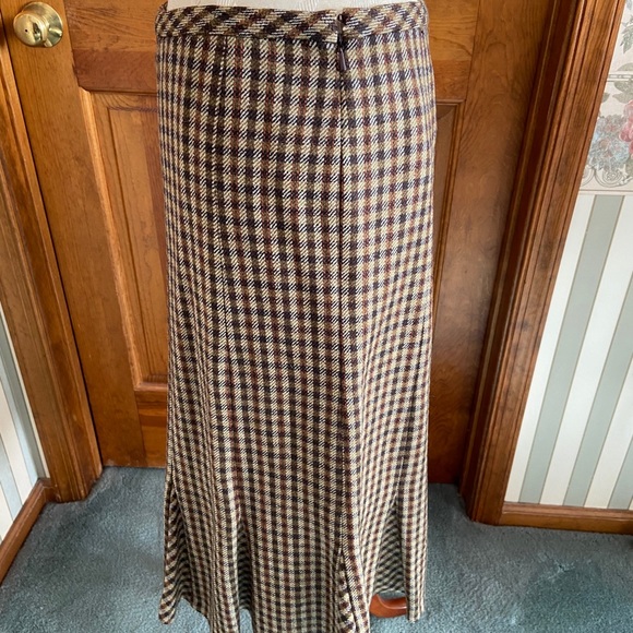 Ladies wool tweed ensemble - Picture 9 of 10